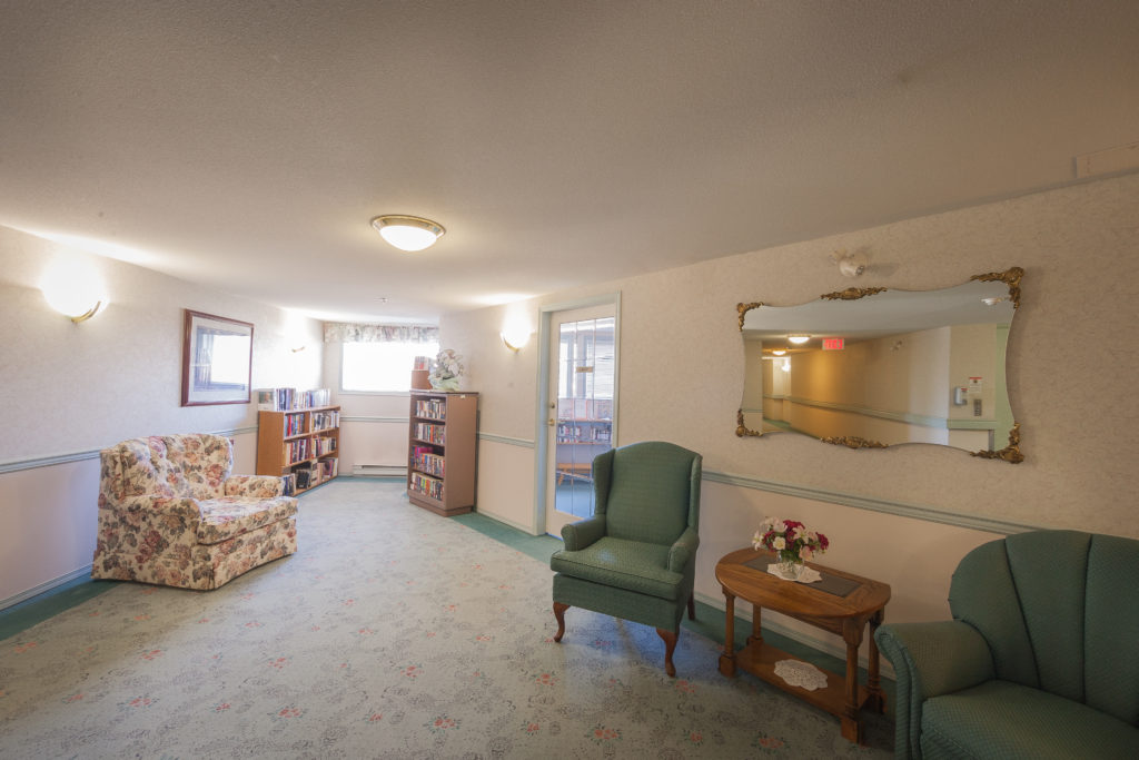 Features Cottonwood Manor, Kamloops BC